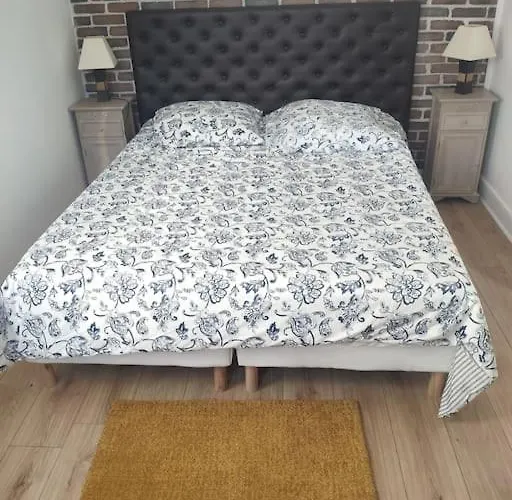 Les Coquelicots Apartment *